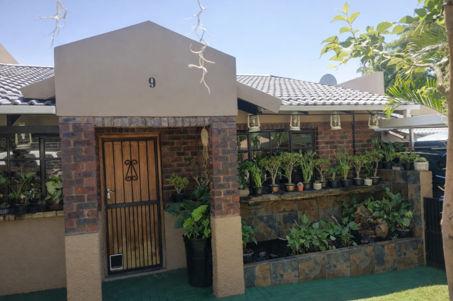 2 Bedroom Property for Sale in Geelhoutpark North West